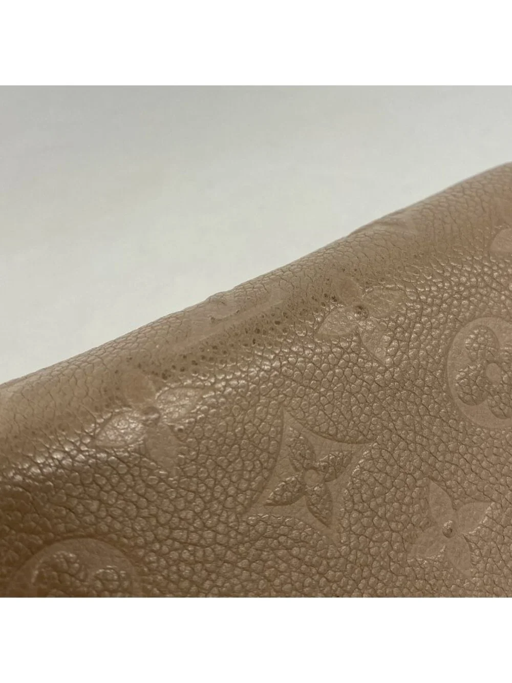 Louis Vuitton Wallet Monogram Empreinte Zippy Tourterelle